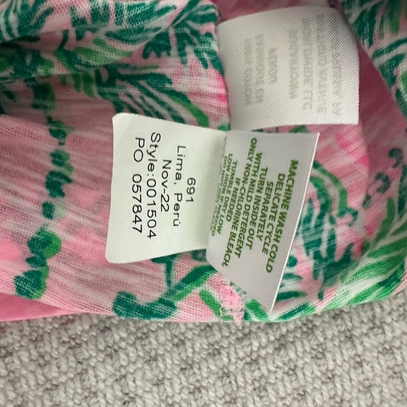 Lilly Pulitzer Etta v neck short sleeve top Size L - Picture 4 of 4